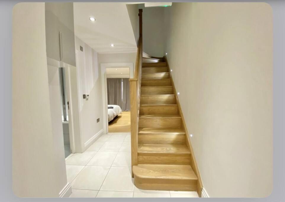 Luxury 4-Bed Apartment With Balcony & Garden, Near Emirates Stadium, 15 Mins To Central London Exterior photo