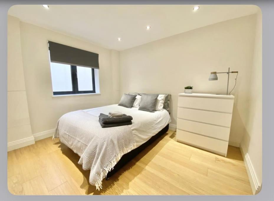 Luxury 4-Bed Apartment With Balcony & Garden, Near Emirates Stadium, 15 Mins To Central London Exterior photo