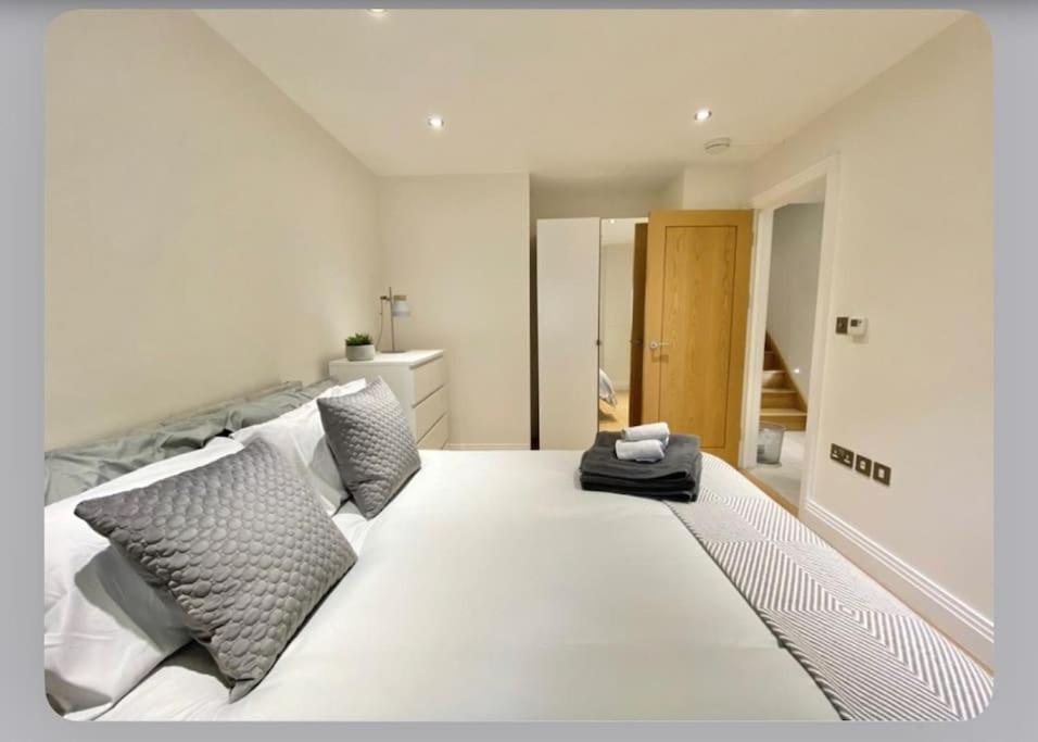 Luxury 4-Bed Apartment With Balcony & Garden, Near Emirates Stadium, 15 Mins To Central London Exterior photo