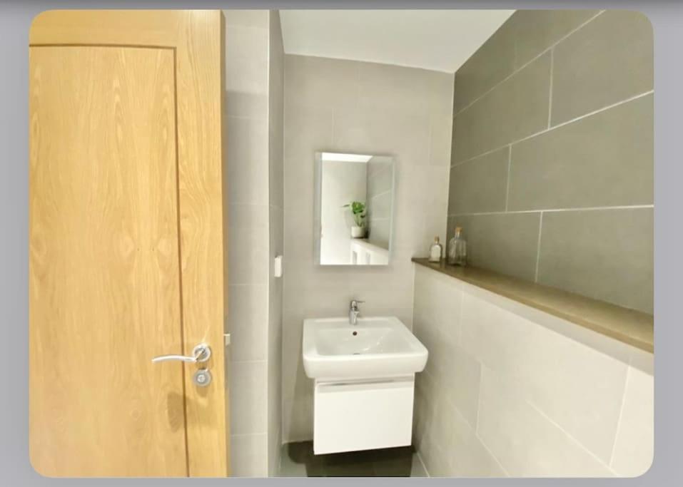 Luxury 4-Bed Apartment With Balcony & Garden, Near Emirates Stadium, 15 Mins To Central London Exterior photo