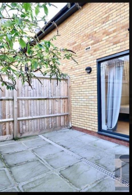 Luxury 4-Bed Apartment With Balcony & Garden, Near Emirates Stadium, 15 Mins To Central London Exterior photo