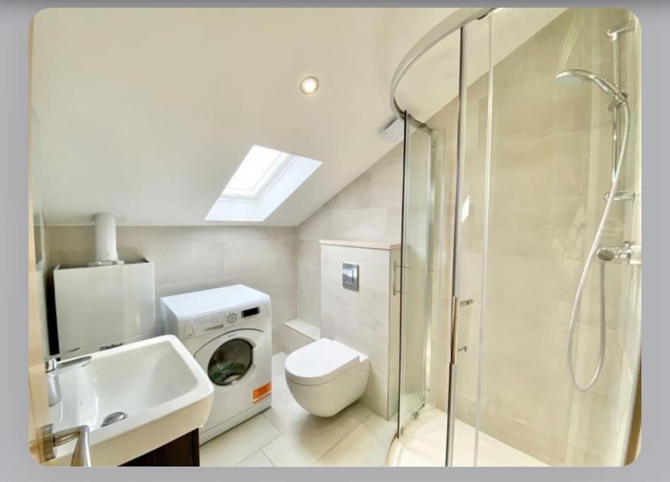 Luxury 4-Bed Apartment With Balcony & Garden, Near Emirates Stadium, 15 Mins To Central London Exterior photo